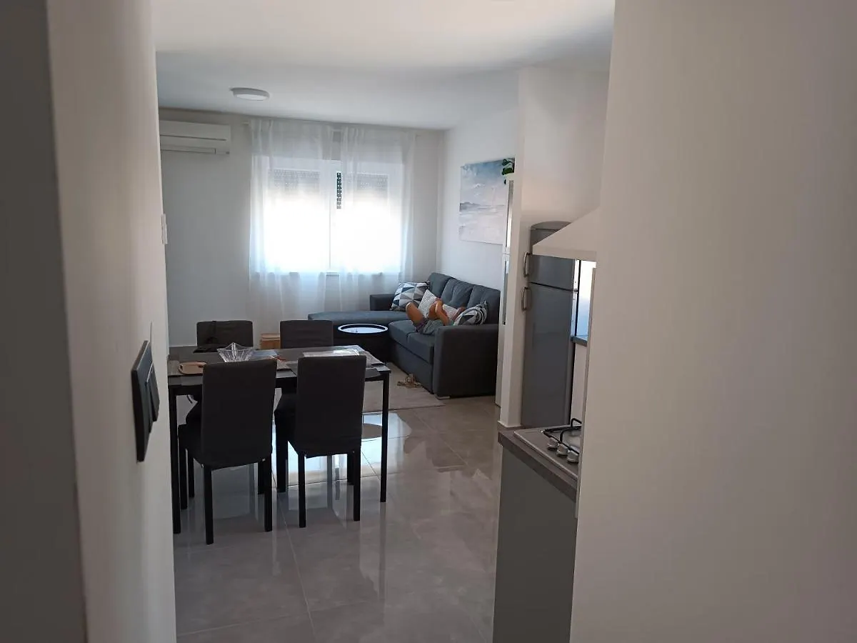 Nika Apartment Pula 0*,